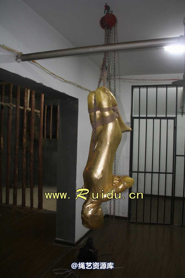 锐度主张 - 20070921第34期 影片胶衣紧缚悬吊图片 第 124 张图片