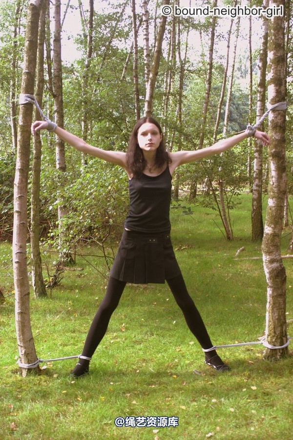 bound-neighbor-girl - Tanja - Tied up in the forest 1 第 7 张图片