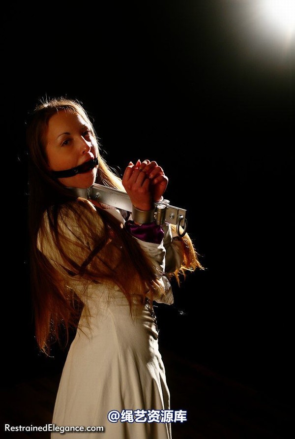 restrainedelegance - Medieval Princess Bound and Gagged 第 16 张图片