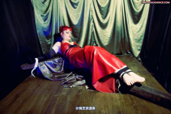 limitedaudience - 2009 raevan bound to a cross 第 14 张图片