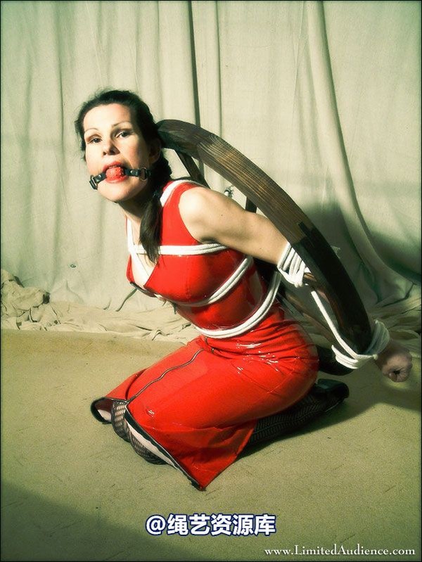 limitedaudience - 2007 elena tied to wheel 第 8 张图片