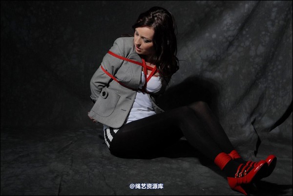 simplytied - Jinx in red shoes 第 18 张图片