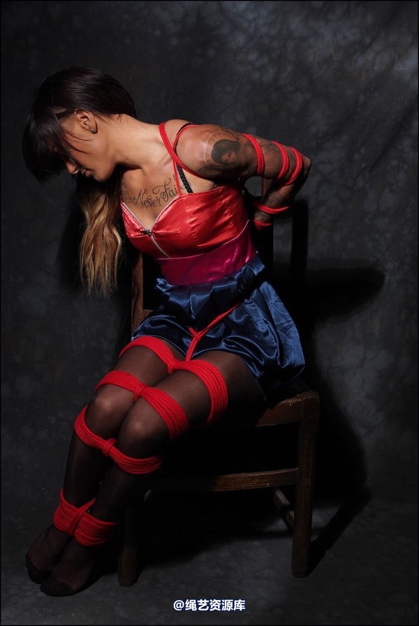 simplytied - Carla tied in red rope 第 20 张图片