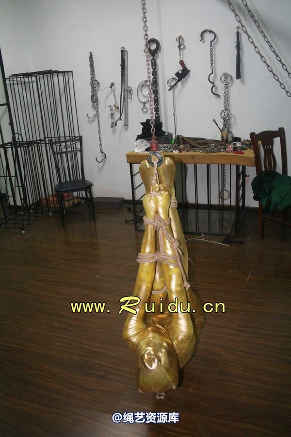 锐度主张 - 20070928第35期 影片胶衣紧缚悬吊图片 第 87 张图片
