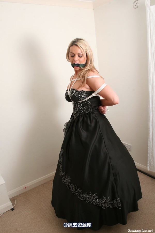 bondagebob - Izzy Ball Gown 第 30 张图片