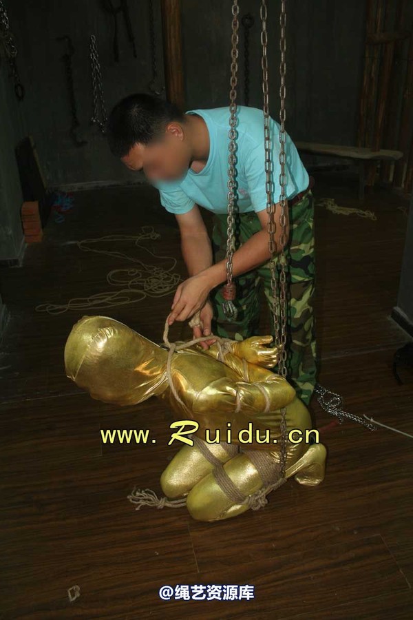锐度主张 - 20070928第35期 影片胶衣紧缚悬吊图片 第 146 张图片