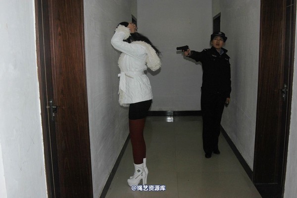 mj影视 - 安娜抓捕2013-04-13 第 2 张图片