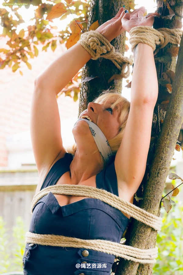 limitedaudience - 2015 kimmy louise up against a tree 2 第 2 张图片