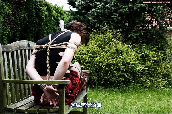 limitedaudience - 2008 ellie west bench bound wench 2 第 28 张图片