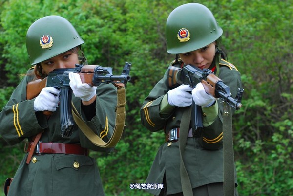 唯美之家 - 外拍军装三模特 第 299 张图片