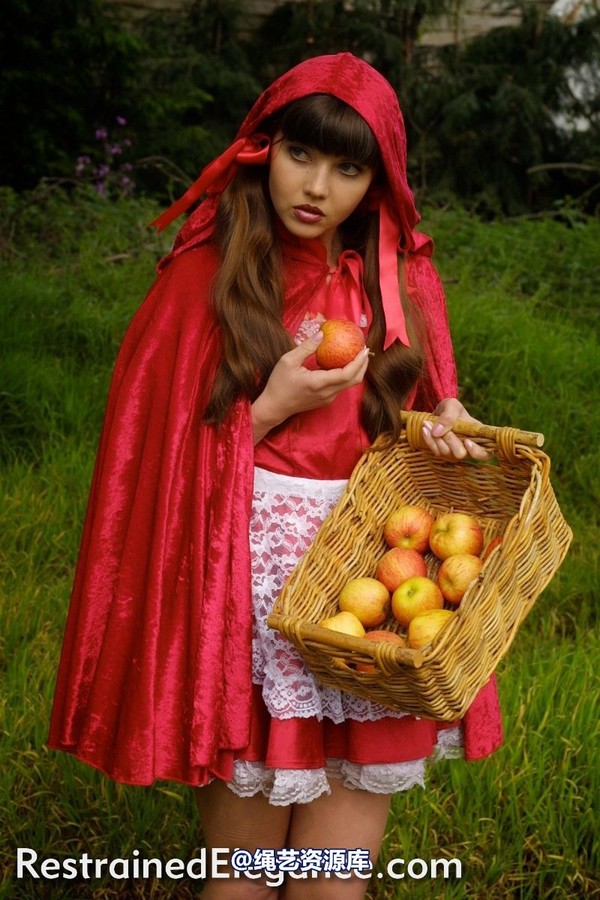 restrainedelegance - Red Riding Hood 第 6 张图片