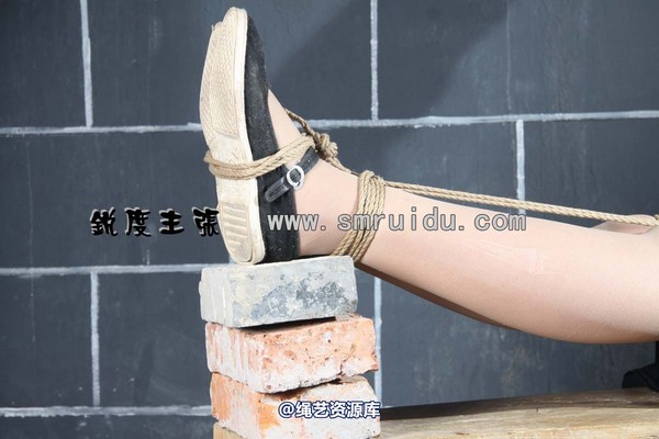 锐度主张 - 五四老虎凳模特：瑶瑶 第 6 张图片