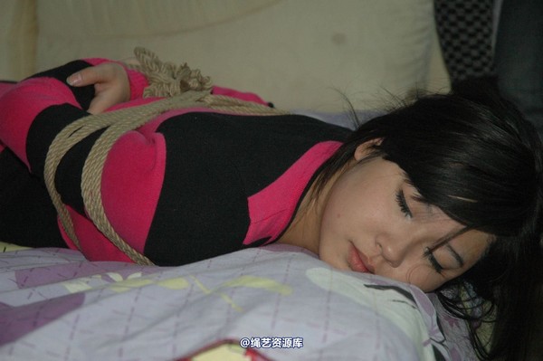 唯美之家 - 2010-12-29雪儿挣扎逃脱。 第 75 张图片