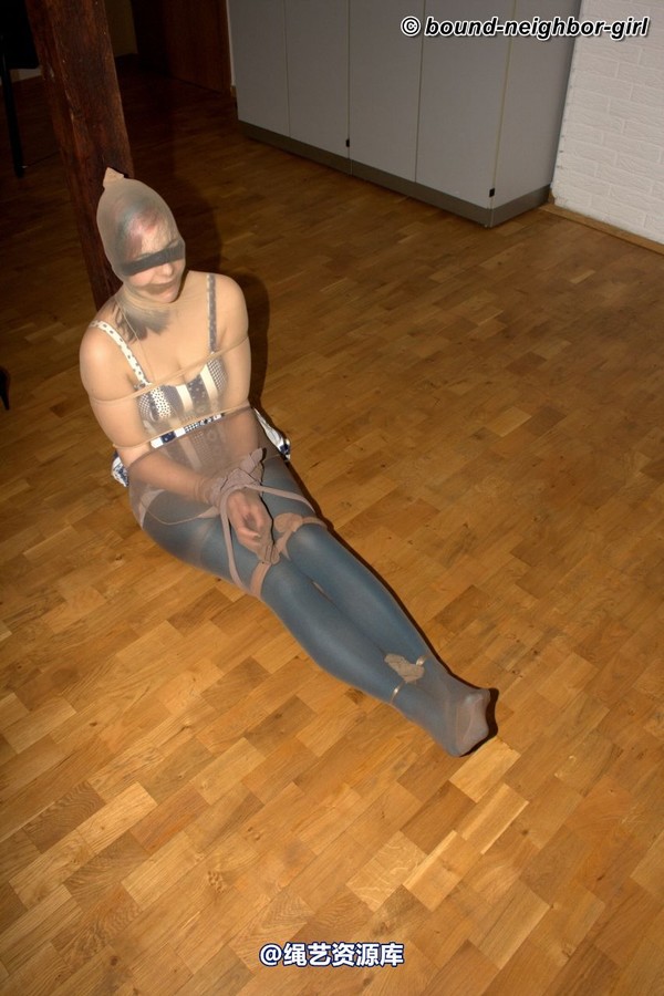 bound-neighbor-girl - Zora - office inspirations 3 第 19 张图片