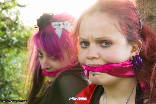 limitedaudience - 2011 beckykat loltaru moored to tree 第 12 张图片