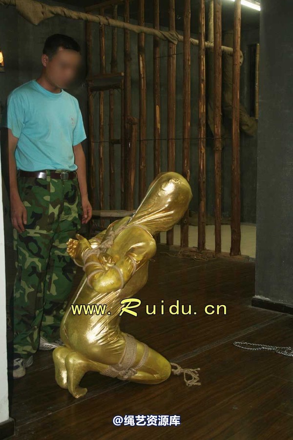锐度主张 - 20070921第34期 影片胶衣紧缚悬吊图片 第 31 张图片