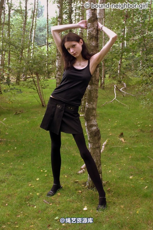 bound-neighbor-girl - Tanja - Tied up in the forest 1 第 1 张图片