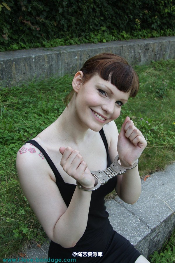 girlsinsteel - Hinged handcuffs 第 34 张图片