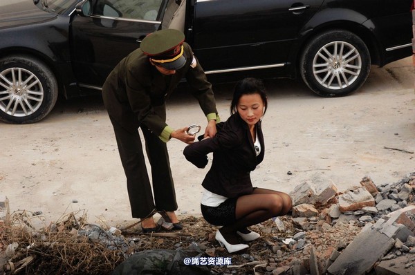 mj影视 - 倾心罪恶红唇1 第 387 张图片