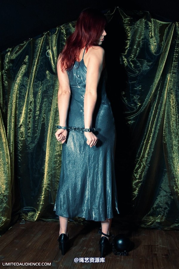 limitedaudience - 2010 scarlett in ball and chains 第 1 张图片