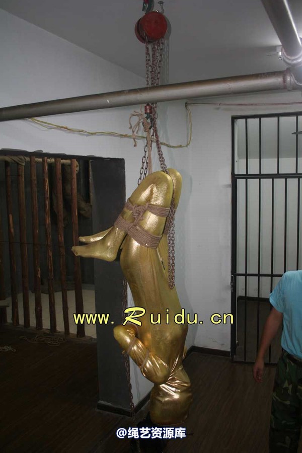 锐度主张 - 20070921第34期 影片胶衣紧缚悬吊图片 第 187 张图片