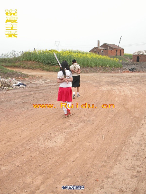 锐度主张 - 婷婷和寒冰走在乡间小路上 第 5 张图片