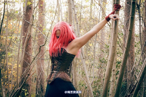 limitedaudience - 2014 elyssia hanging out in the woods 第 11 张图片