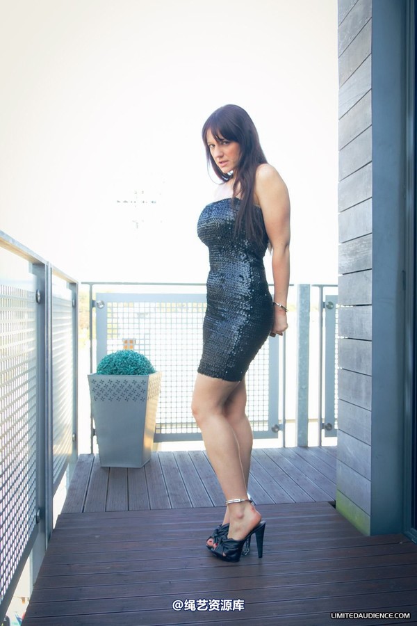 limitedaudience - 2012 sapphire handcuffed on balcony 2 第 23 张图片