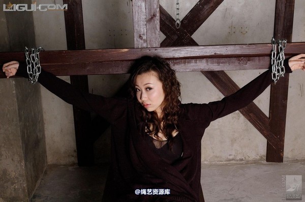 丽柜美束 - 2008-10-19 露露 第 26 张图片
