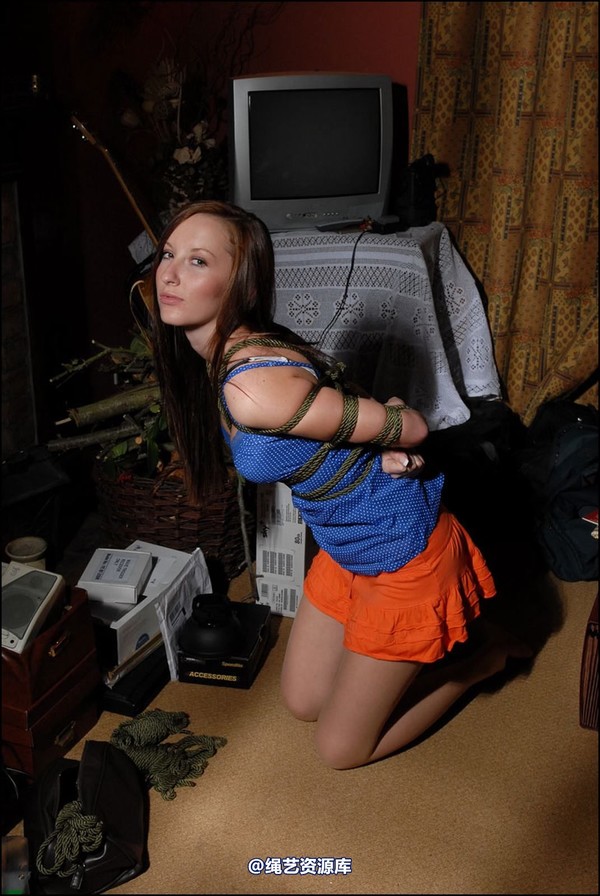 simplytied - Sophia in my junk room 第 17 张图片