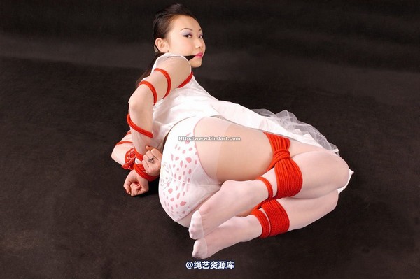 丽柜美束 - 2005-07-02 第 27 张图片