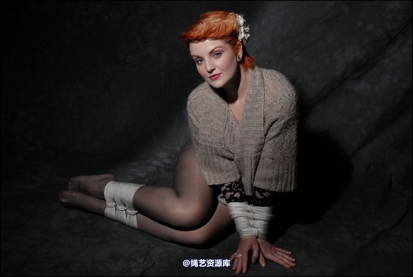simplytied - RR in jumper and tights 第 23 张图片