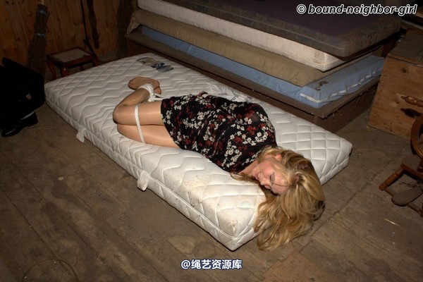 bound-neighbor-girl - Kate - Tied up in the attic 1 第 4 张图片
