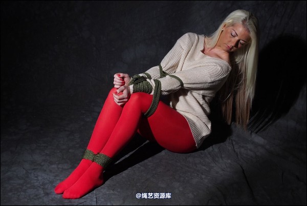 simplytied - Blonde in red tights 第 19 张图片
