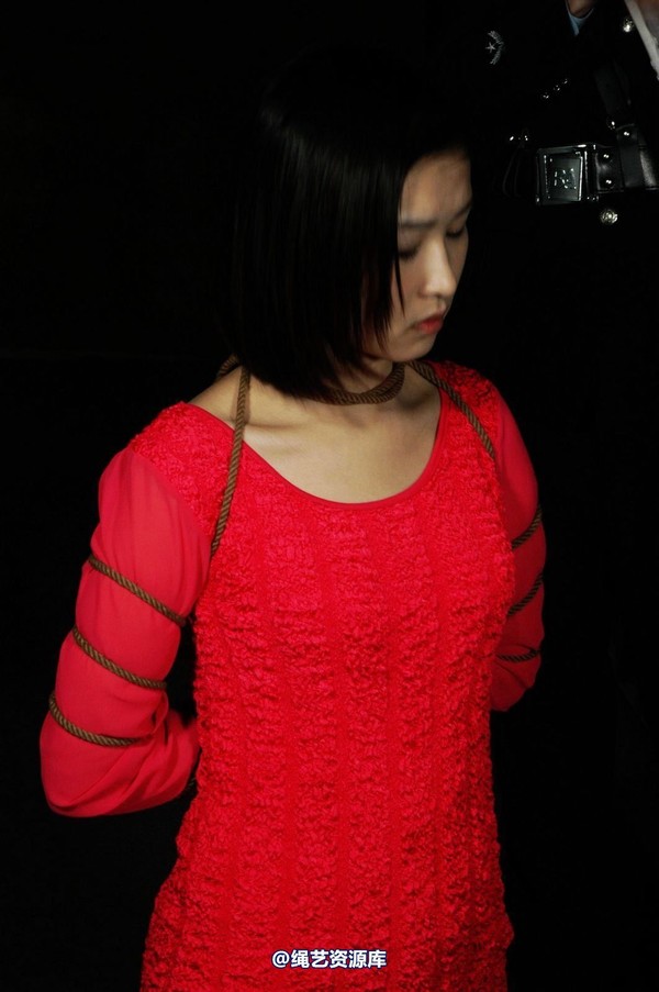 mj影视 - 梅晓枫―临刑捆绑2013-05-09 第 4 张图片