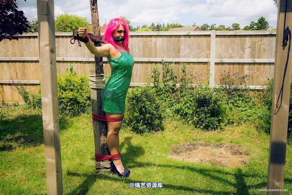 limitedaudience - 2014 elle displayed outdoors 2 第 5 张图片