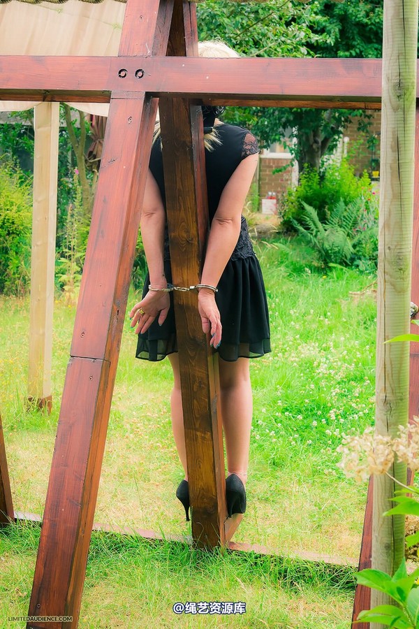 limitedaudience - 2014 kimmy louise cuffed to the cross 第 19 张图片