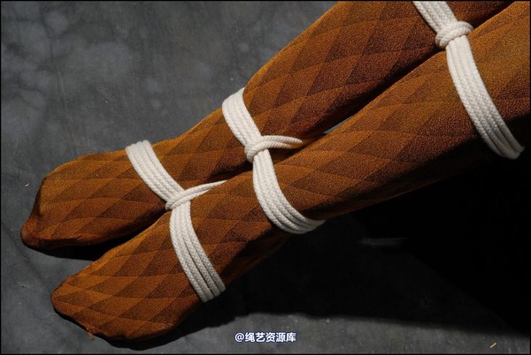 simplytied - Gold and Black tights 第 29 张图片