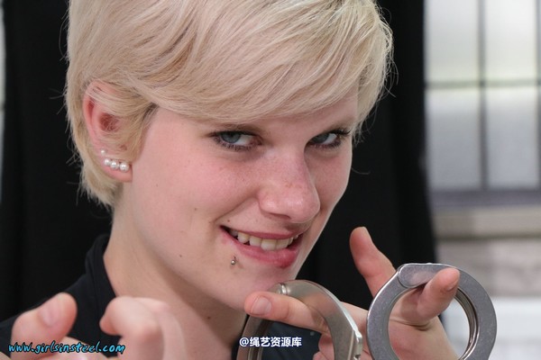 girlsinsteel - Multiple neckcuffed 第 17 张图片