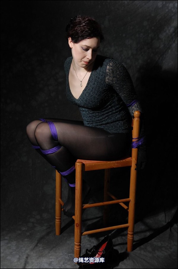 simplytied - Ebony Rose in jumper and tights 第 21 张图片