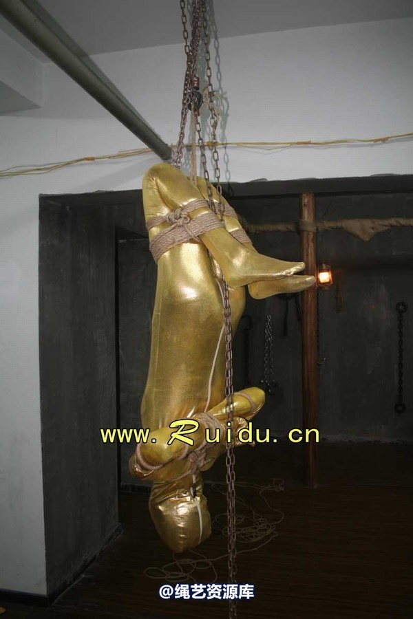 锐度主张 - 20070921第34期 影片胶衣紧缚悬吊图片 第 136 张图片