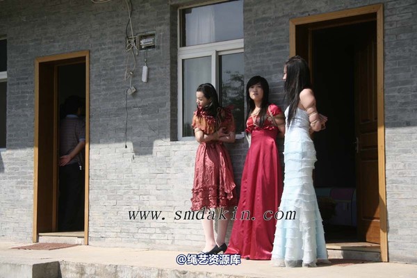 锐度主张 - 礼服三美模特：云若 蓉蓉 丝丝 第 36 张图片