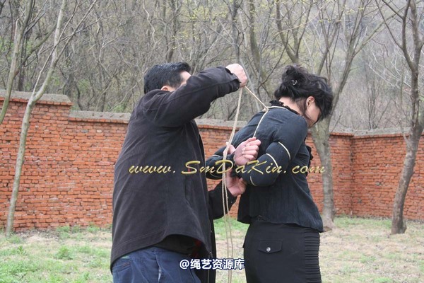 锐度主张 - 2009年第21期捆绑图（2009.4.26）3.28聚会，同好MM极限紧缚 第 15 张图片