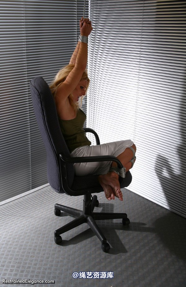restrainedelegance - Punishing the Office Slut 第 5 张图片