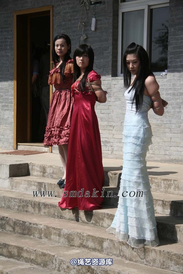 锐度主张 - 礼服三美 2模特：云若 蓉蓉 丝丝 第 39 张图片