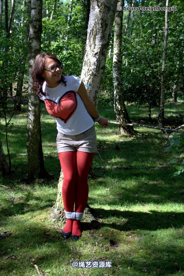bound-neighbor-girl - Guest Helena - Tied up in the forest Part 1 第 8 张图片