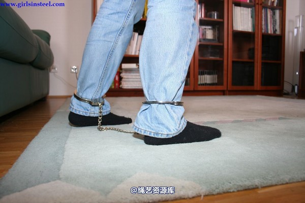 girlsinsteel - Heavy chains and handcuffs 第 54 张图片