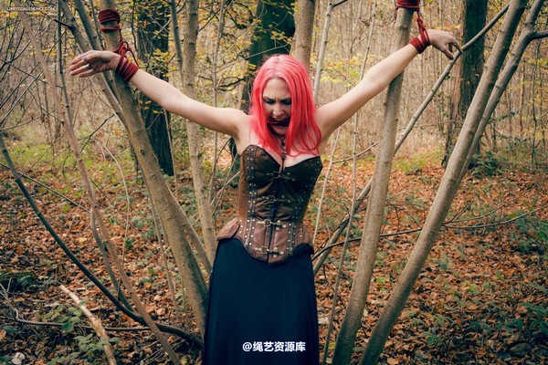 limitedaudience - 2014 elyssia hanging out in the woods 第 26 张图片
