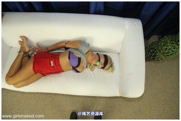 girlsinsteel - Handcuffed Tamara 第 111 张图片