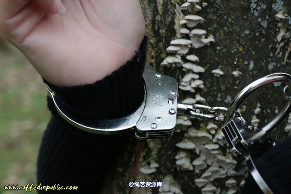girlsinsteel - Public neckcuff 第 67 张图片